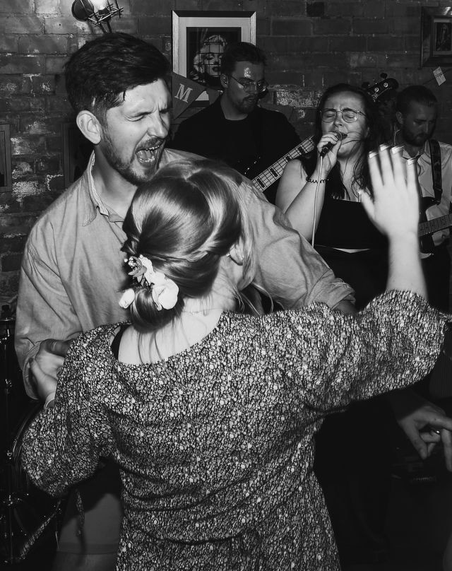 Ready for the weekend? Love capturing these moments when people loose all of their inhibitions & just enjoy the moment dancing to live music! 😍😊🎉
#funweddingphotography #naturalweddingphotography #birminghamweddingphotographer #westmidlandsweddingphotographer #candidweddingphotography #candidweddingphotographer #inthemomentwedding #weddingphotographerwarwickshire